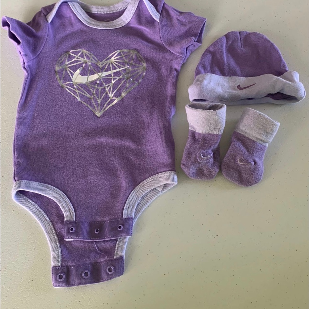 Nike newborn set